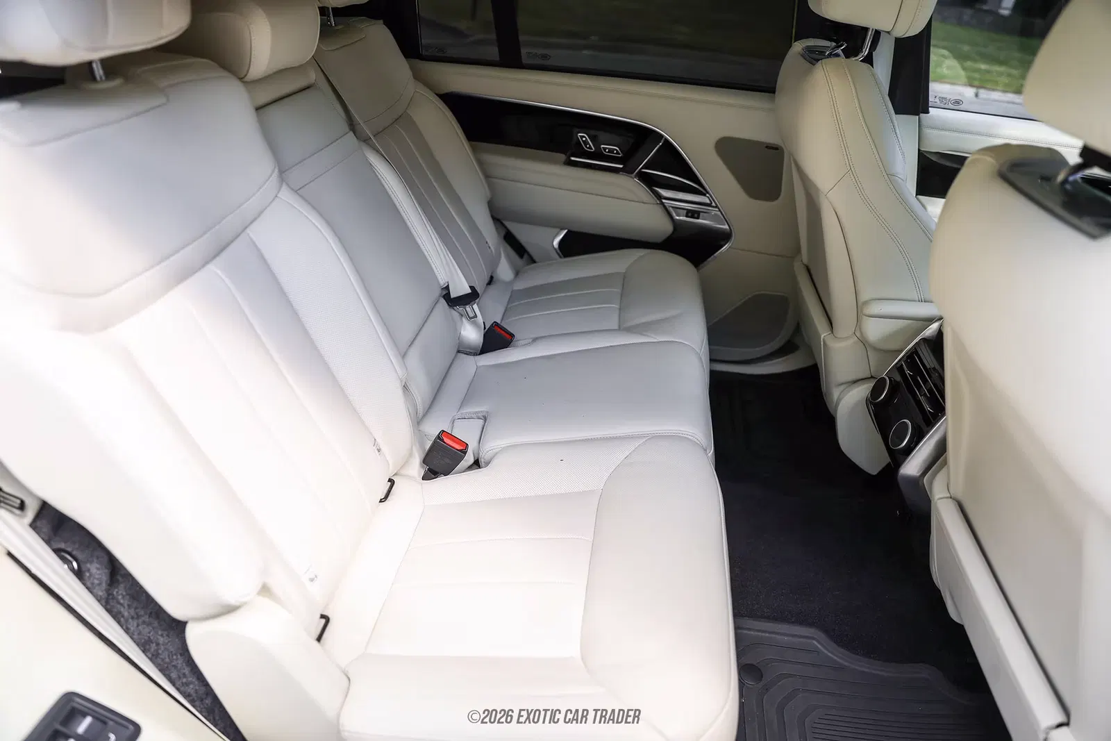 2025 Land Rover Range Rover SE LWB P530