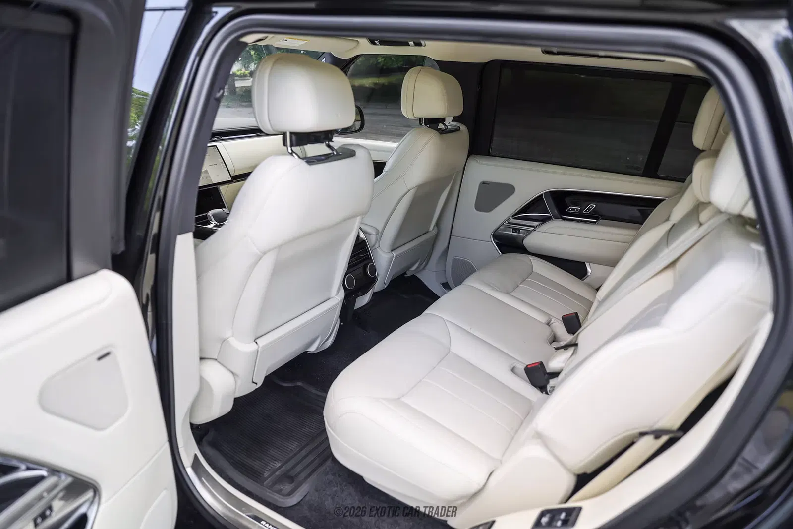 2025 Land Rover Range Rover SE LWB P530