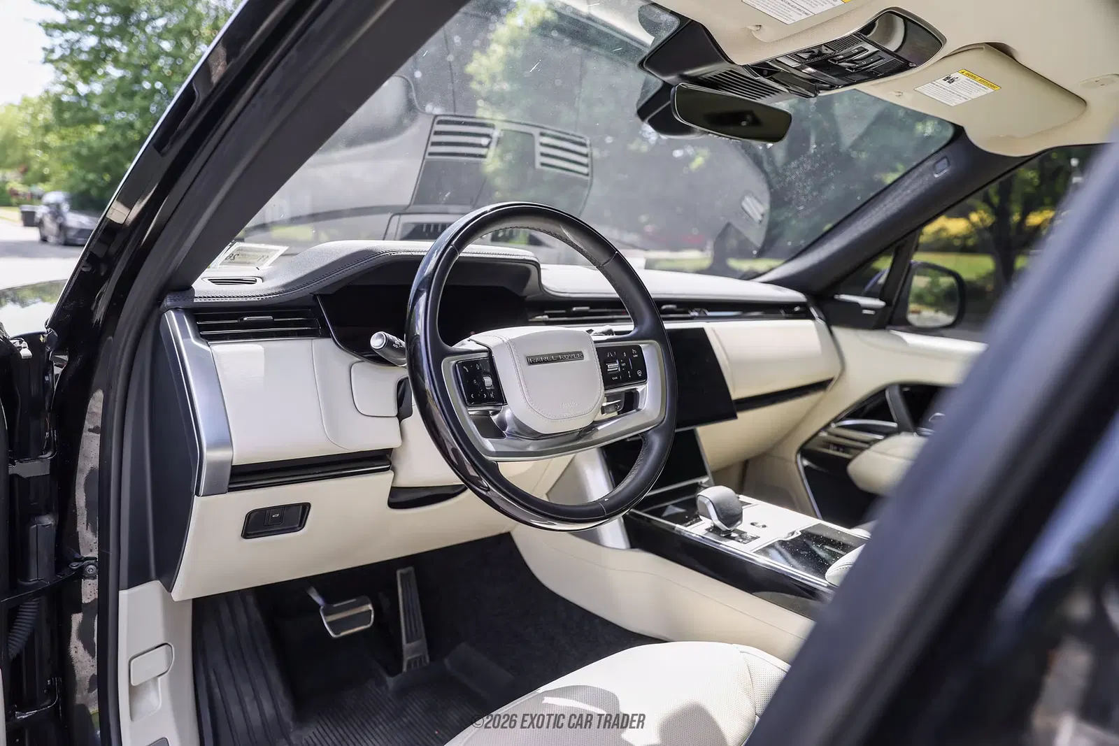 2025 Land Rover Range Rover SE LWB P530
