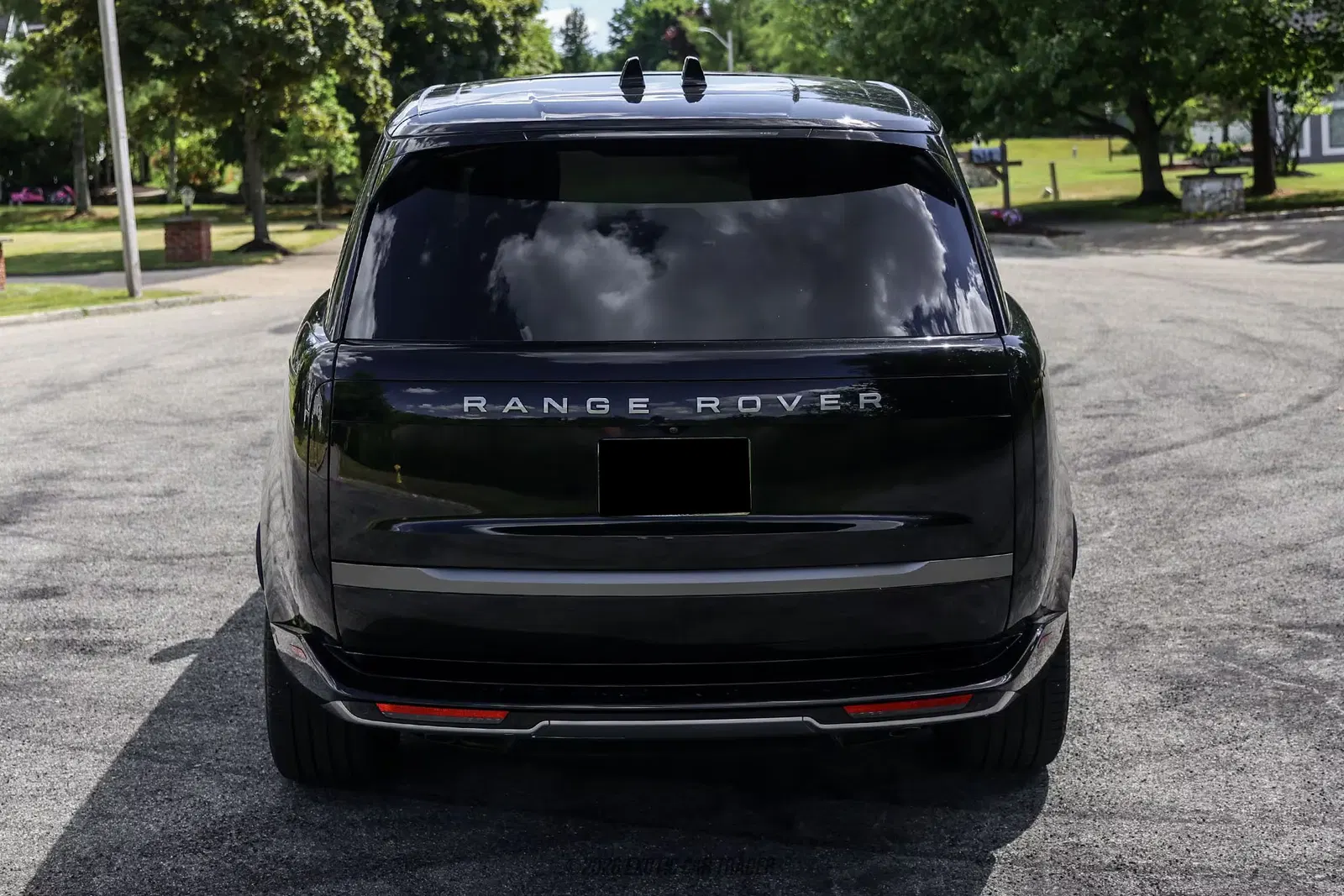 2025 Land Rover Range Rover SE LWB P530