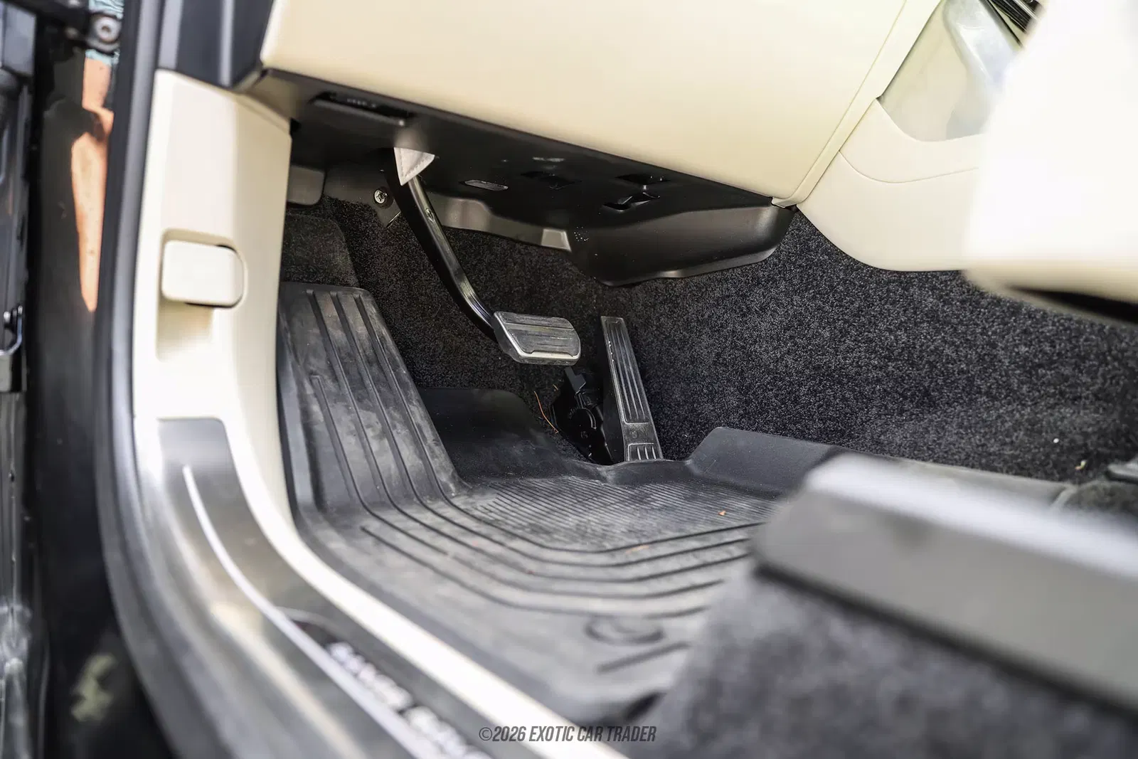 2025 Land Rover Range Rover SE LWB P530
