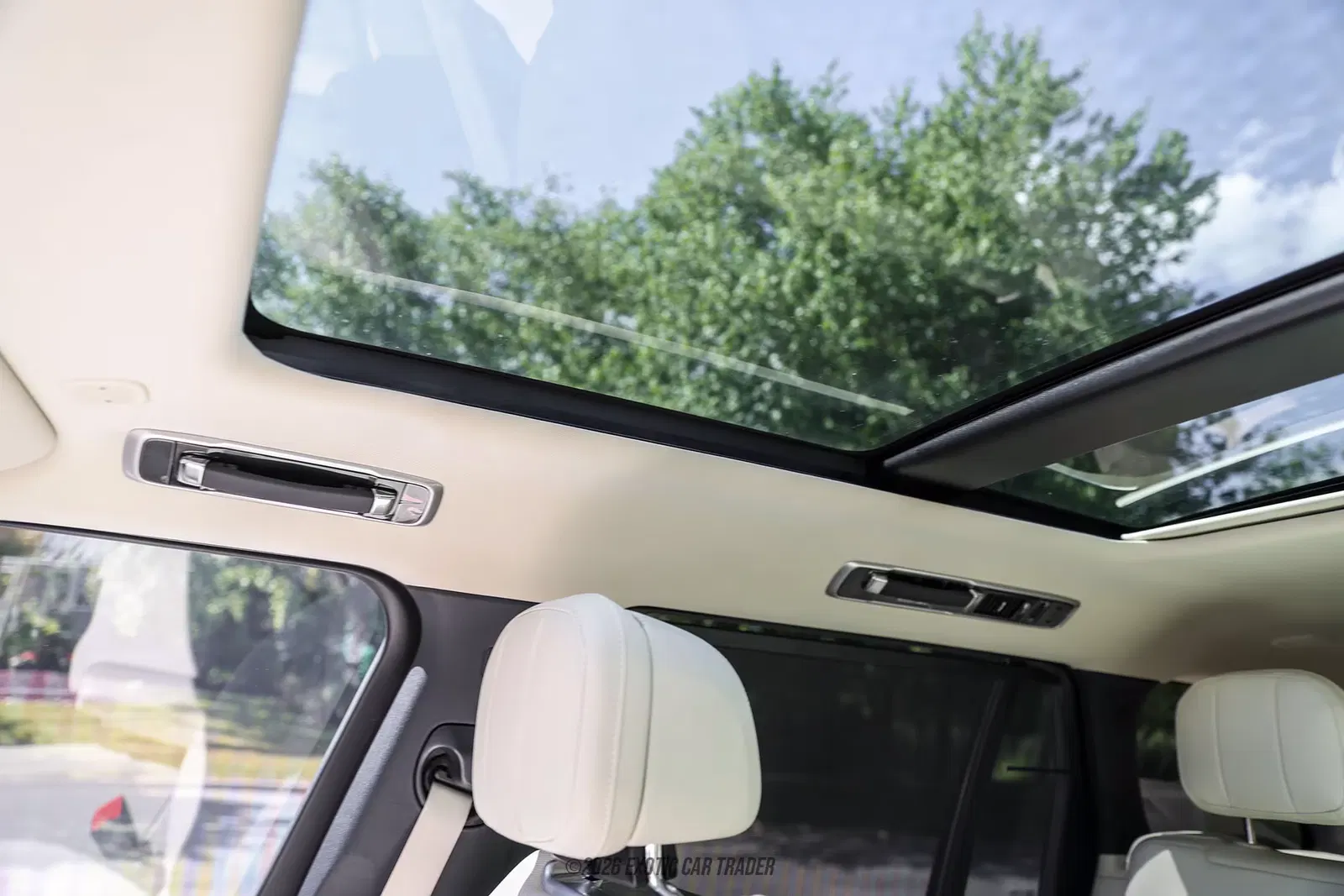 2025 Land Rover Range Rover SE LWB P530