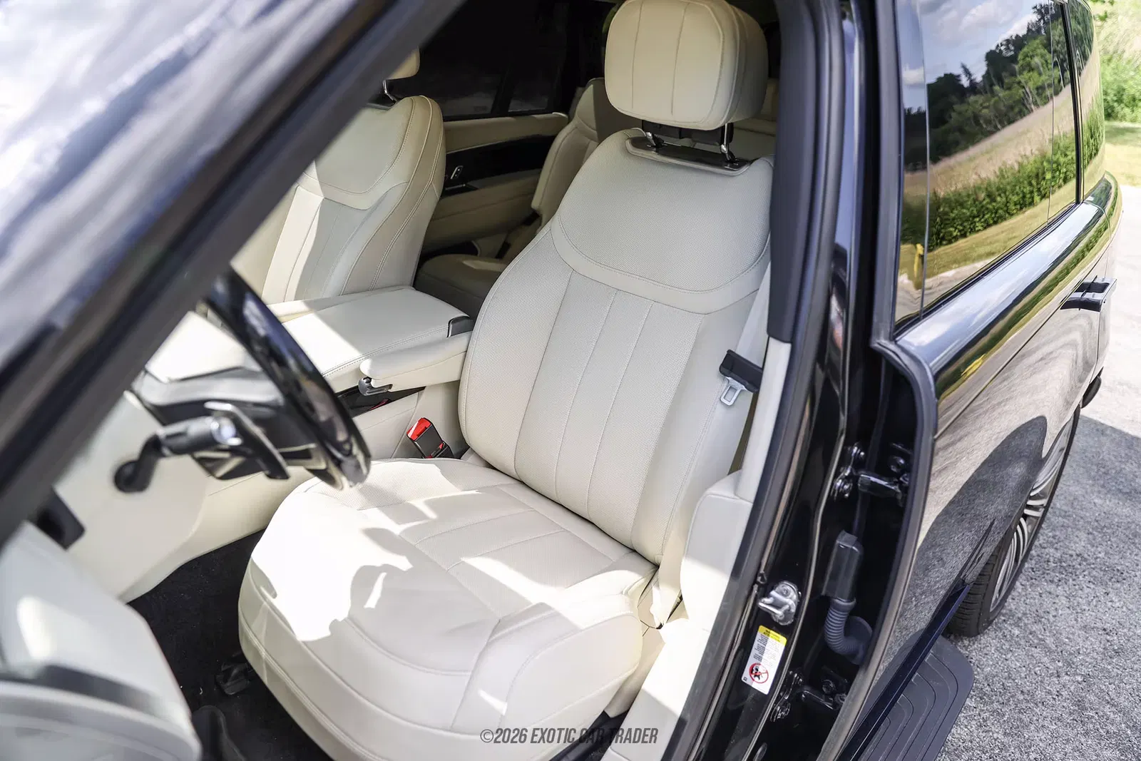 2025 Land Rover Range Rover SE LWB P530