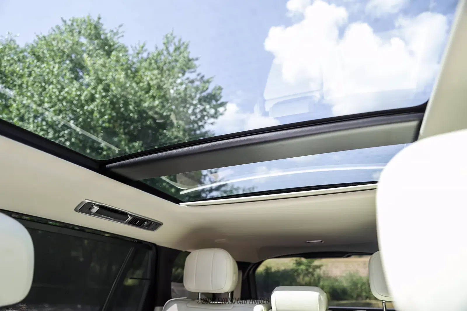 2025 Land Rover Range Rover SE LWB P530
