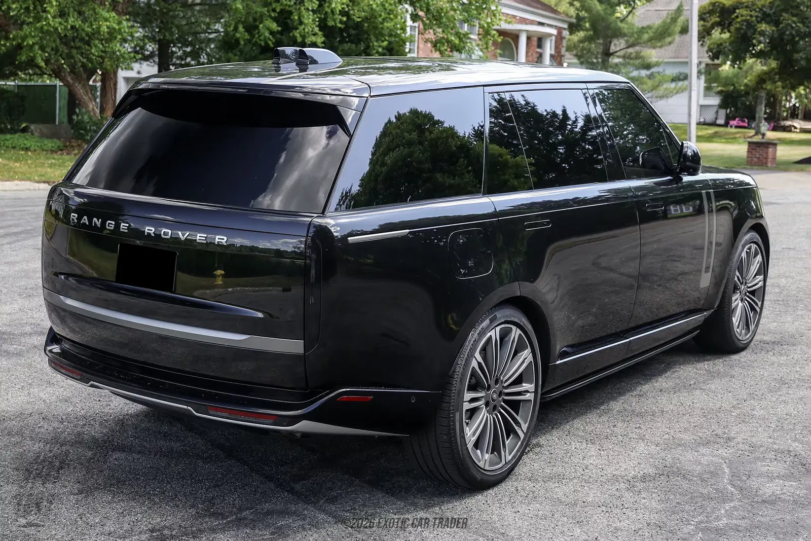 2025 Land Rover Range Rover SE LWB P530