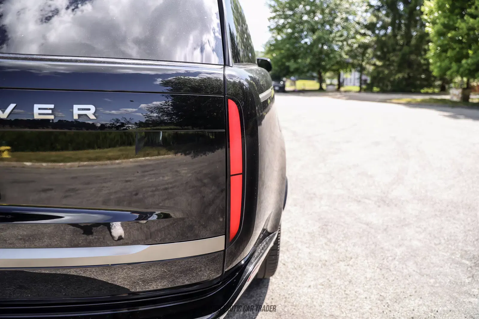 2025 Land Rover Range Rover SE LWB P530