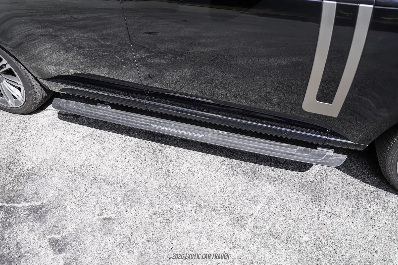 2025 Land Rover Range Rover SE LWB P530