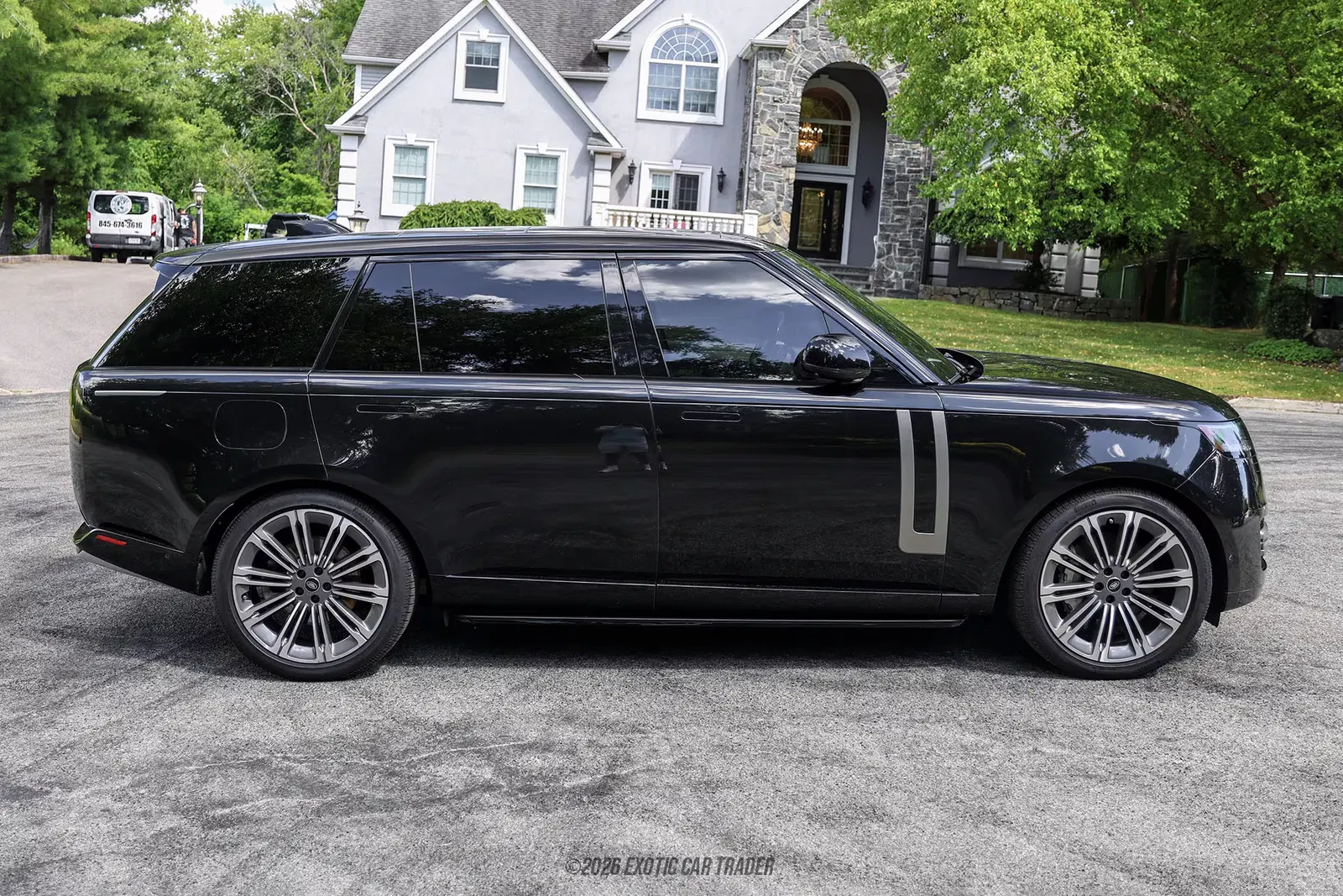 2025 Land Rover Range Rover SE LWB P530