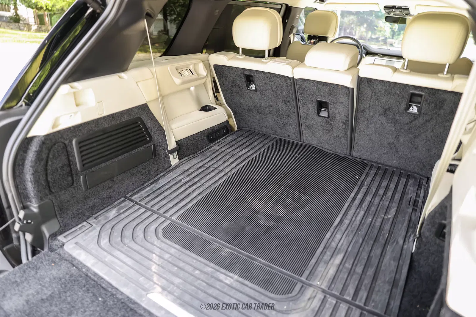 2025 Land Rover Range Rover SE LWB P530