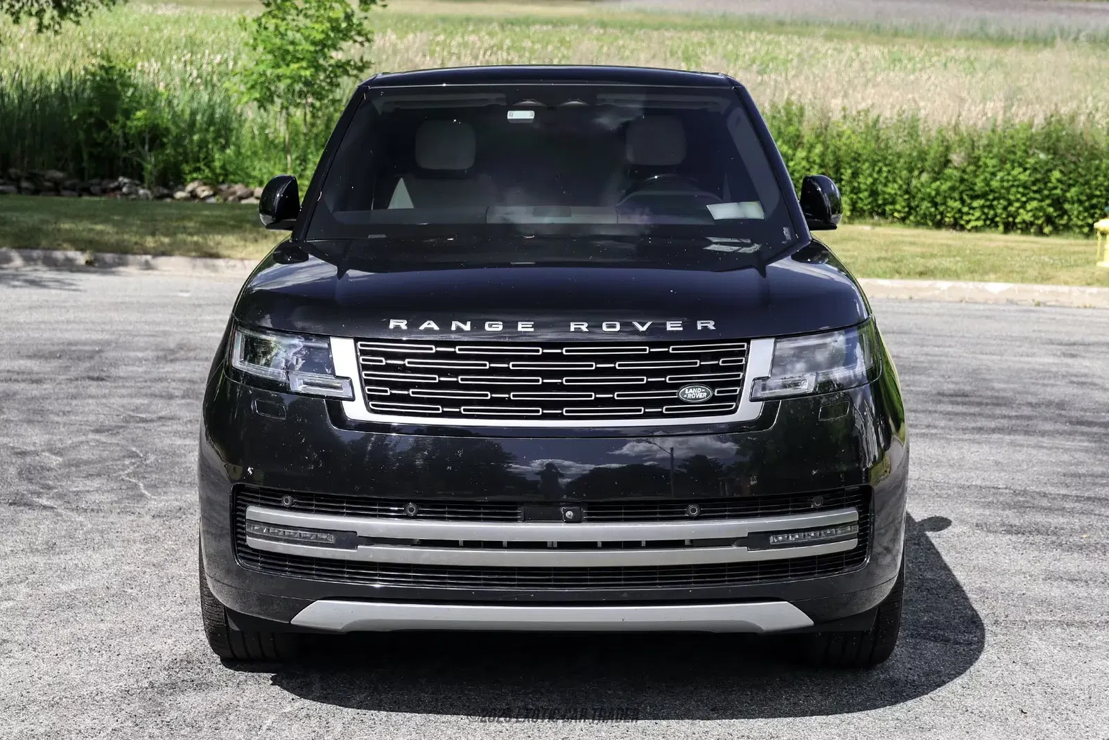 2025 Land Rover Range Rover SE LWB P530