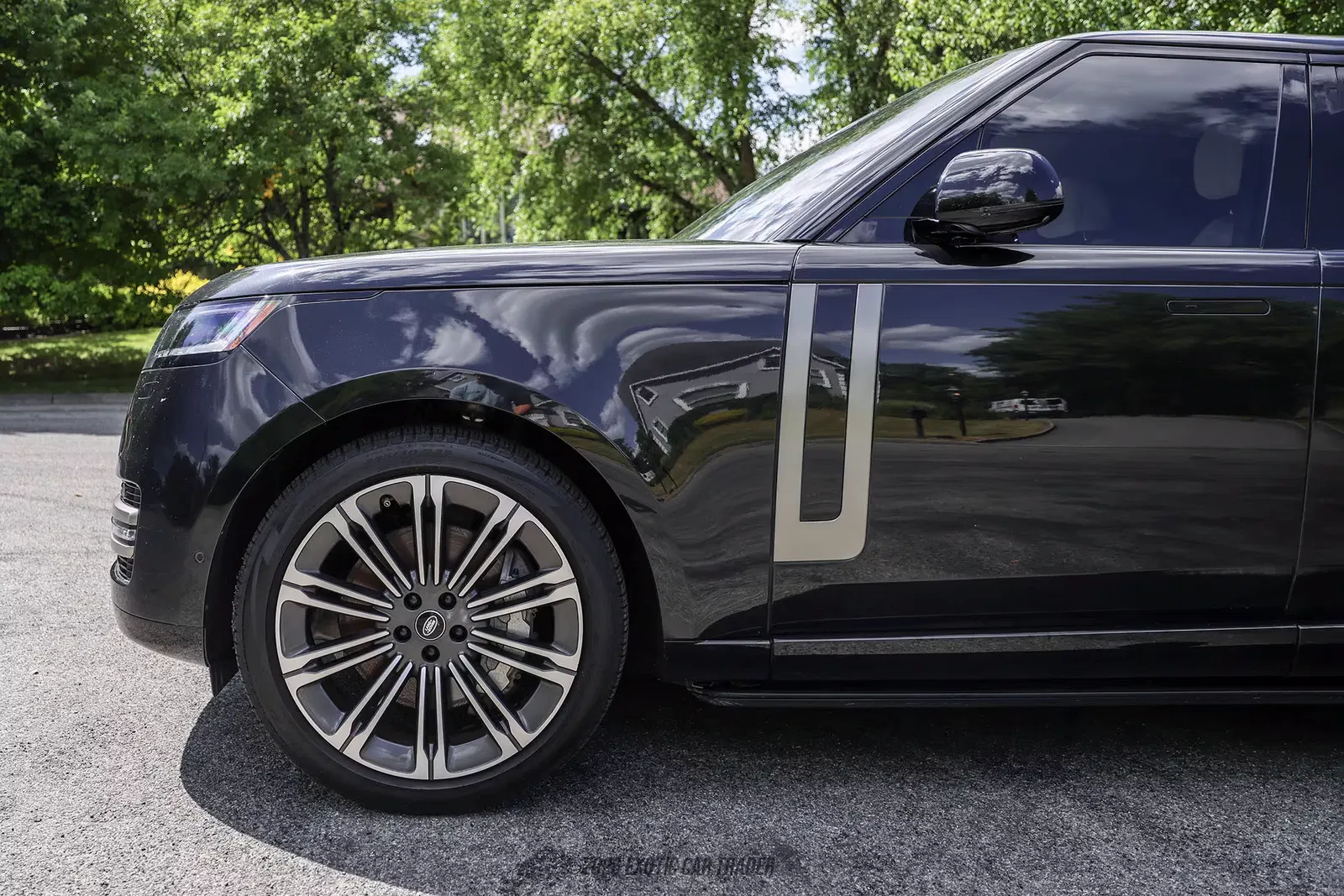 2025 Land Rover Range Rover SE LWB P530