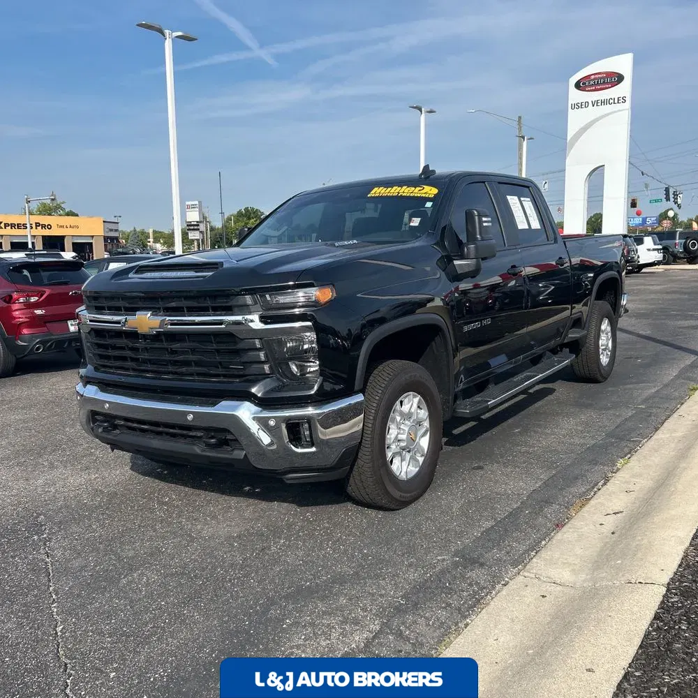 2025 Chevrolet Silverado 3500 LT Crew Cab 4WD LWB SRW