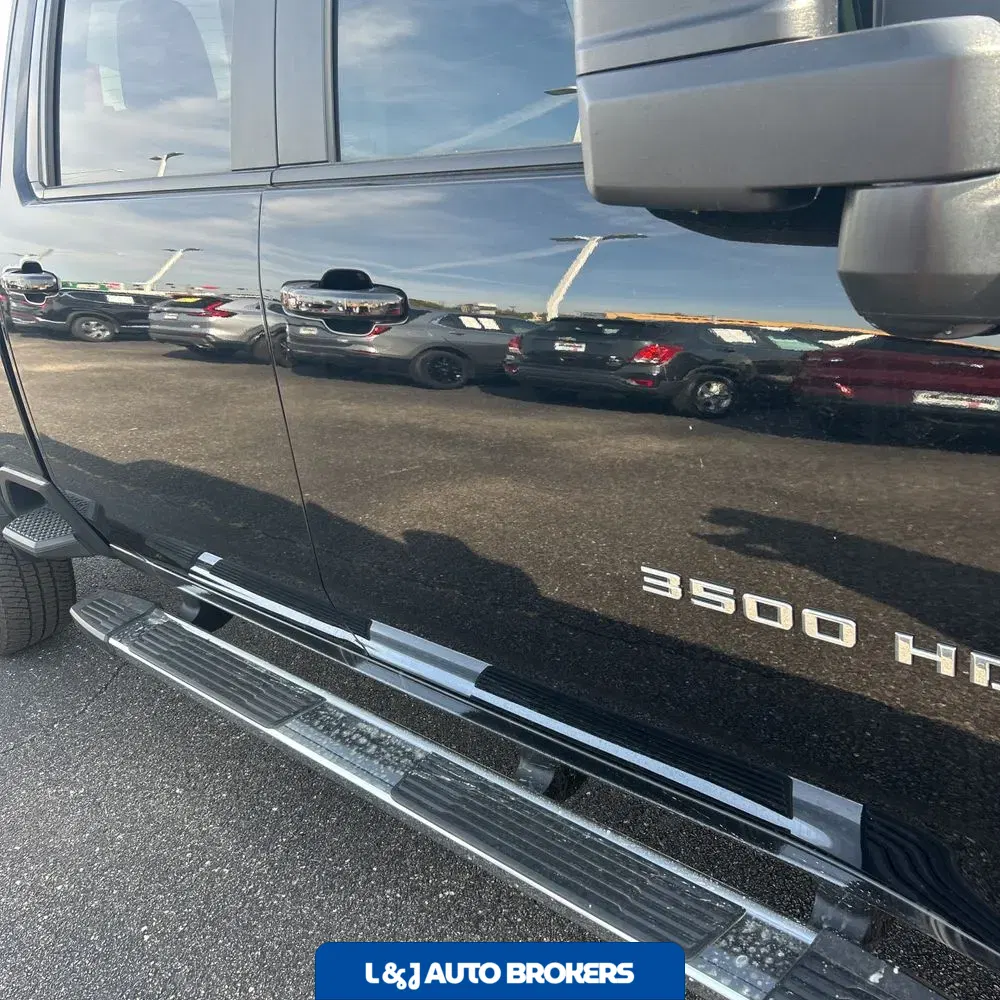 2025 Chevrolet Silverado 3500 LT Crew Cab 4WD LWB SRW