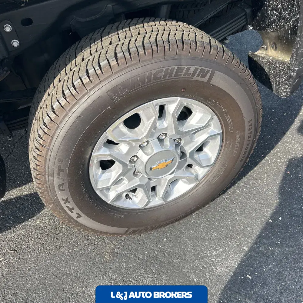 2025 Chevrolet Silverado 3500 LT Crew Cab 4WD LWB SRW