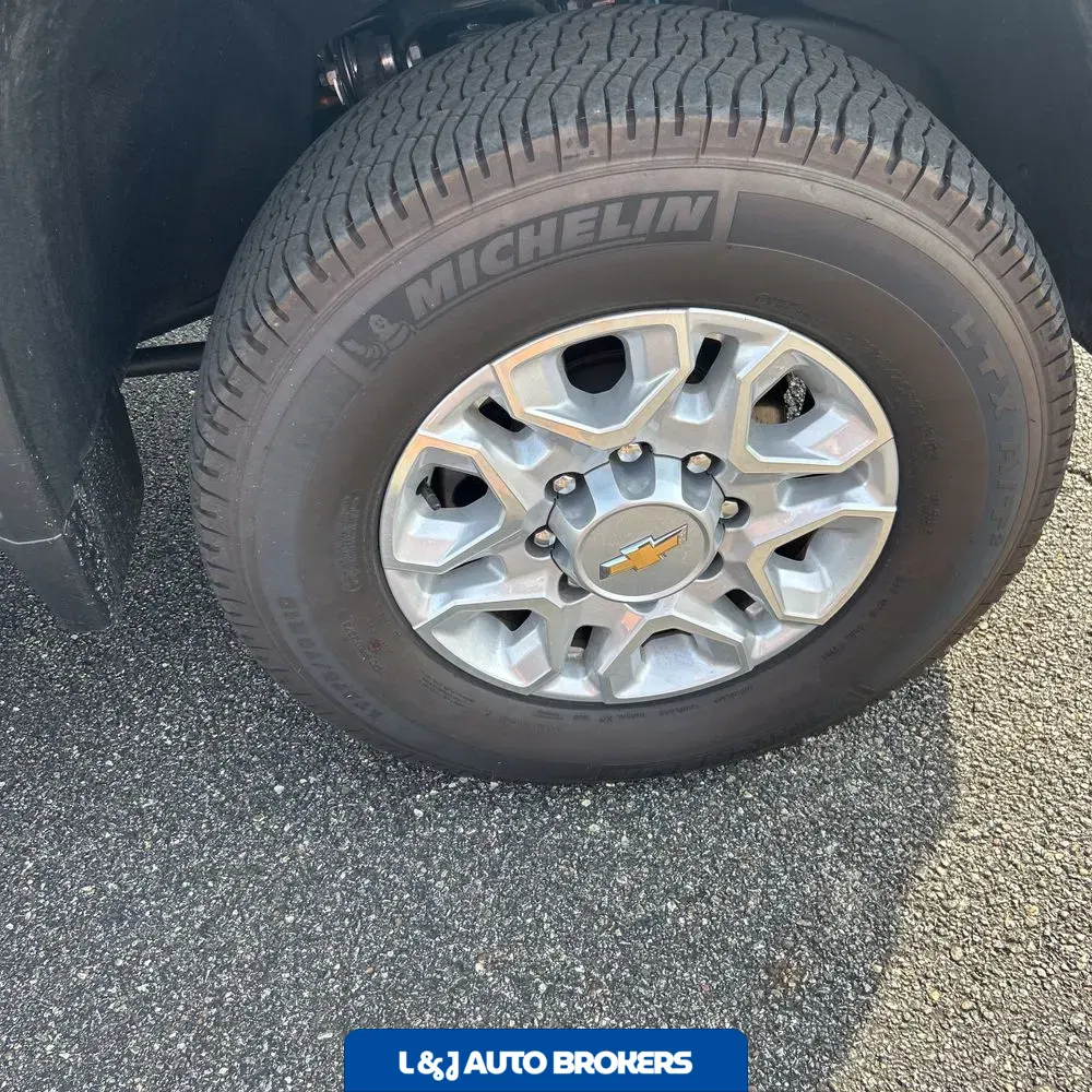 2025 Chevrolet Silverado 3500 LT Crew Cab 4WD LWB SRW