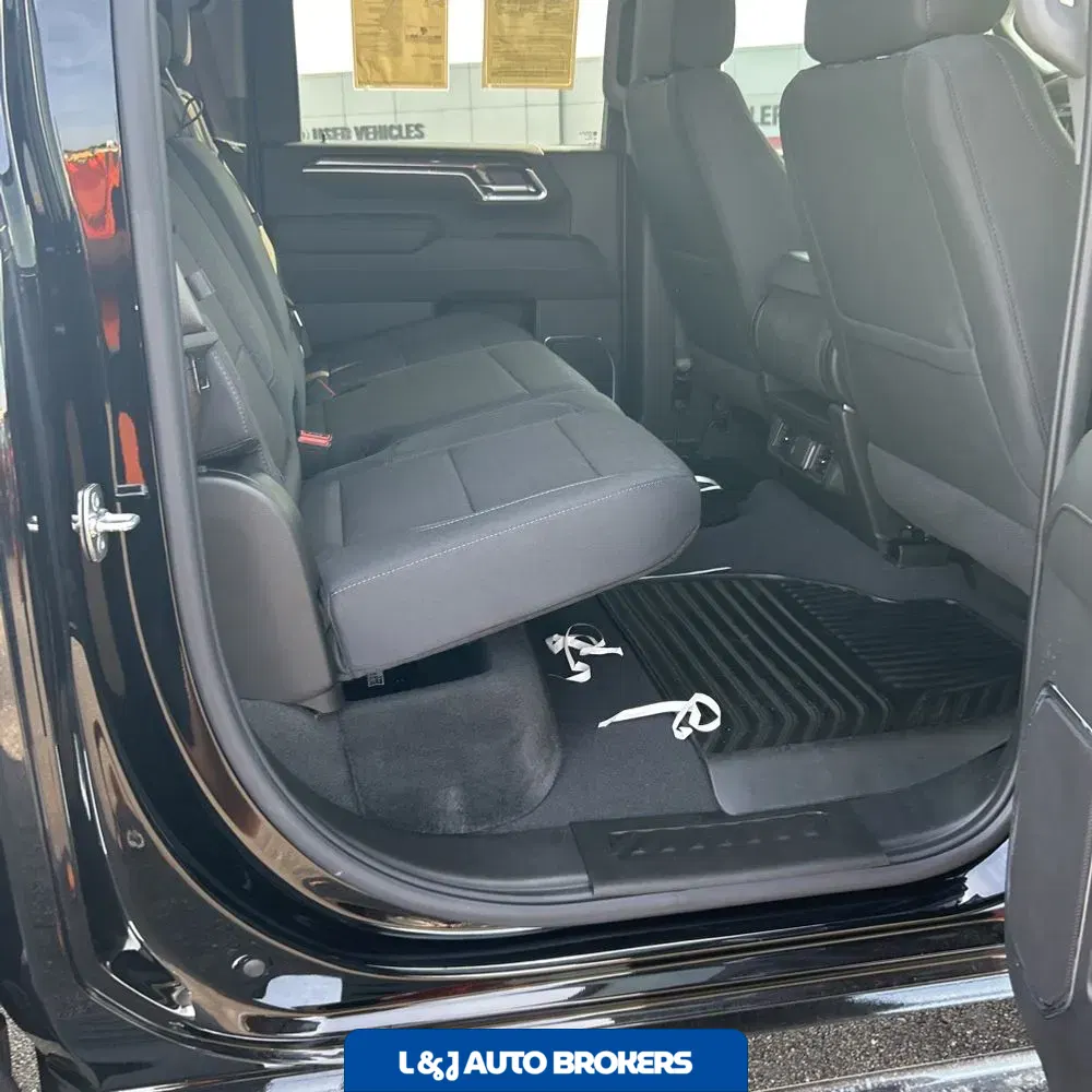 2025 Chevrolet Silverado 3500 LT Crew Cab 4WD LWB SRW