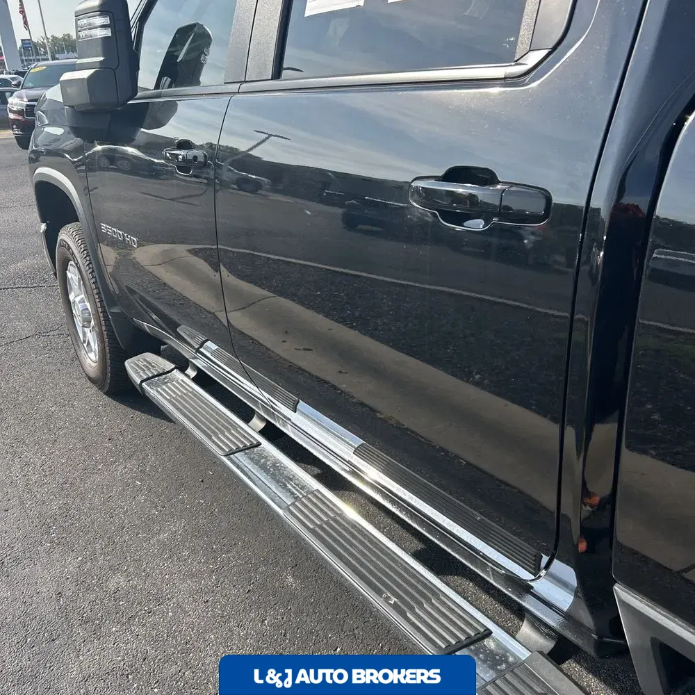 2025 Chevrolet Silverado 3500 LT Crew Cab 4WD LWB SRW