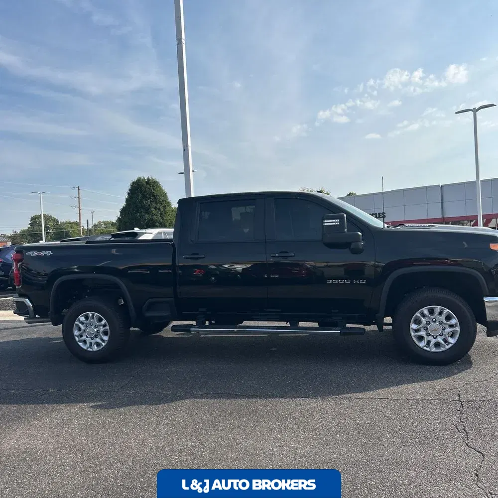2025 Chevrolet Silverado 3500 LT Crew Cab 4WD LWB SRW