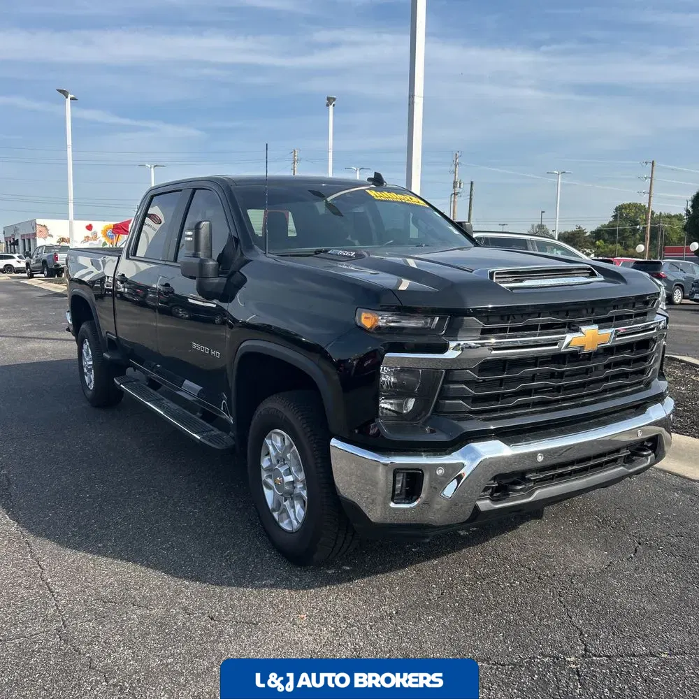 2025 Chevrolet Silverado 3500 LT Crew Cab 4WD LWB SRW