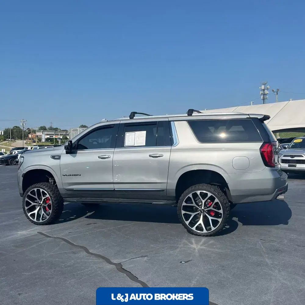 2023 GMC Yukon XL SLT