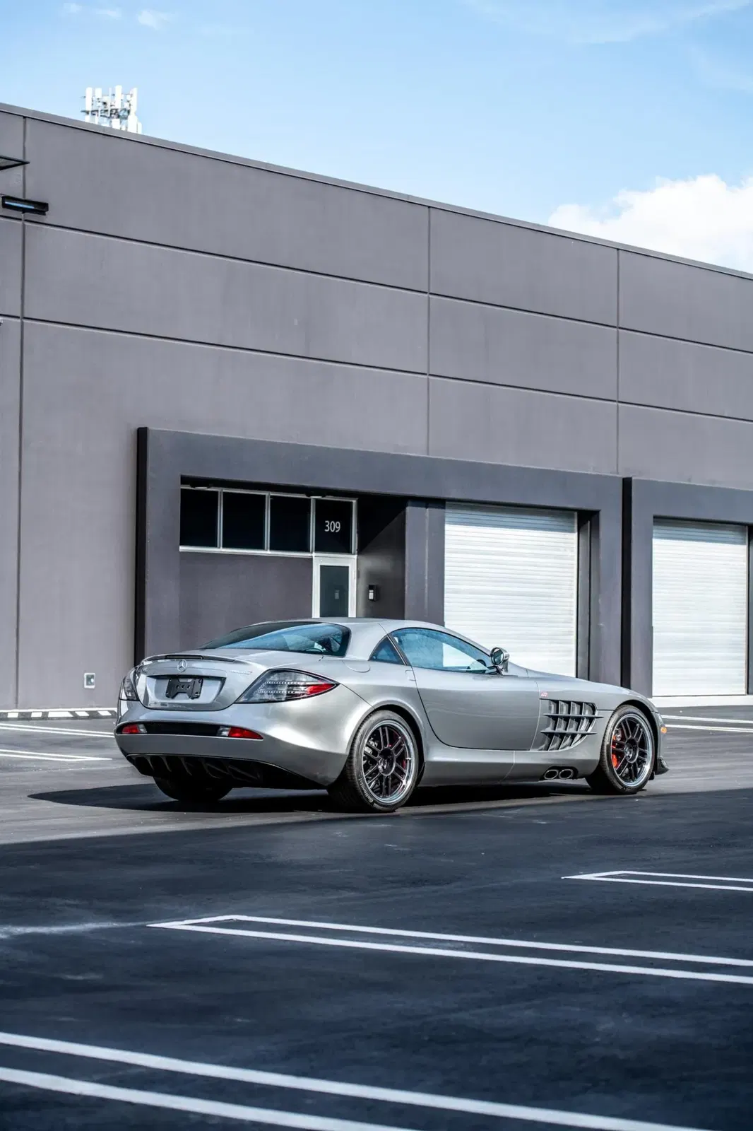 2,200-Mile 2007 Mercedes-Benz SLR McLaren 722