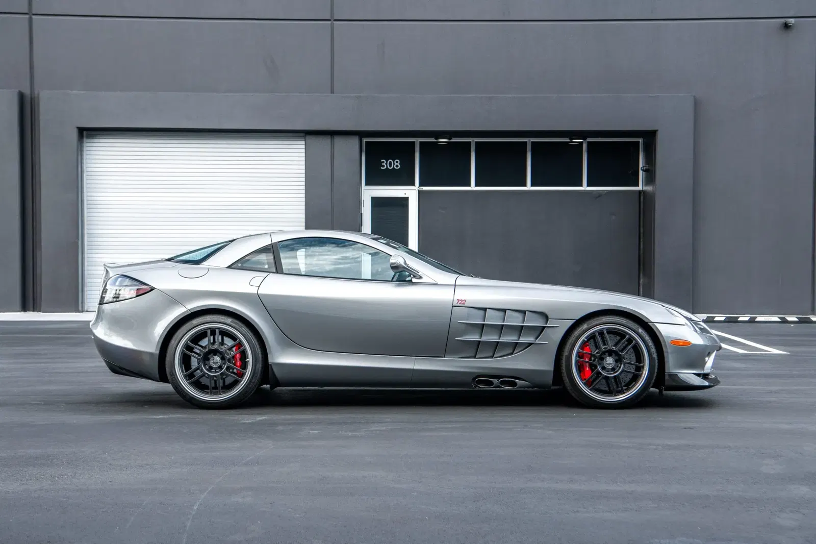 2,200-Mile 2007 Mercedes-Benz SLR McLaren 722