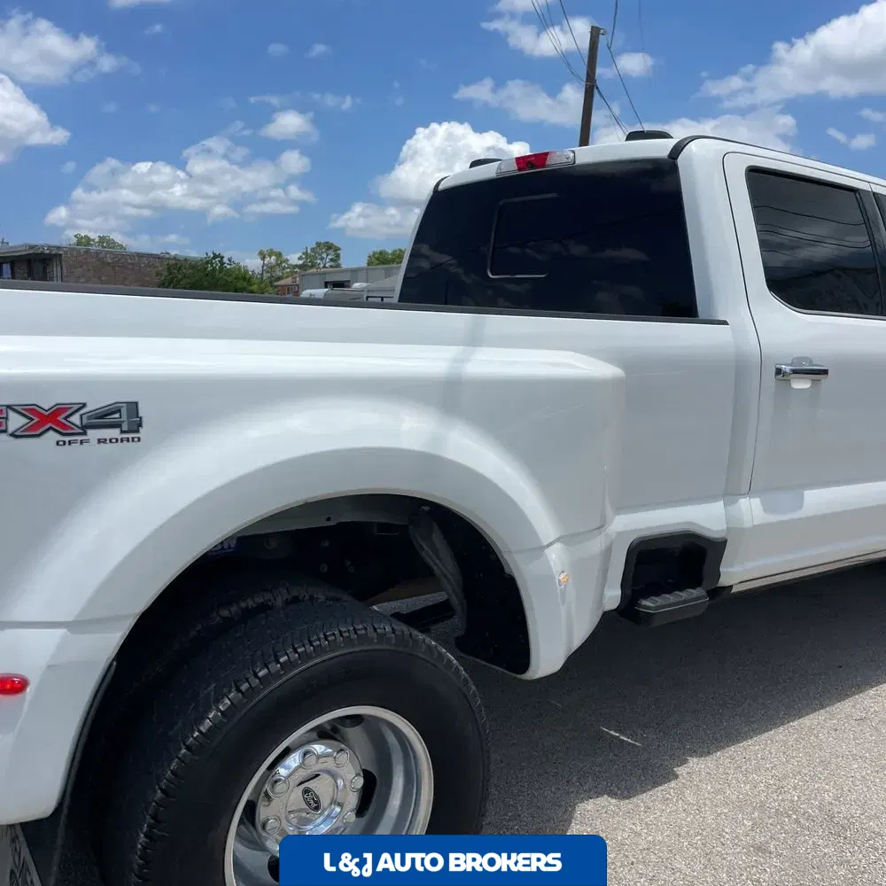 2024 Ford F-350 Super Duty Lariat