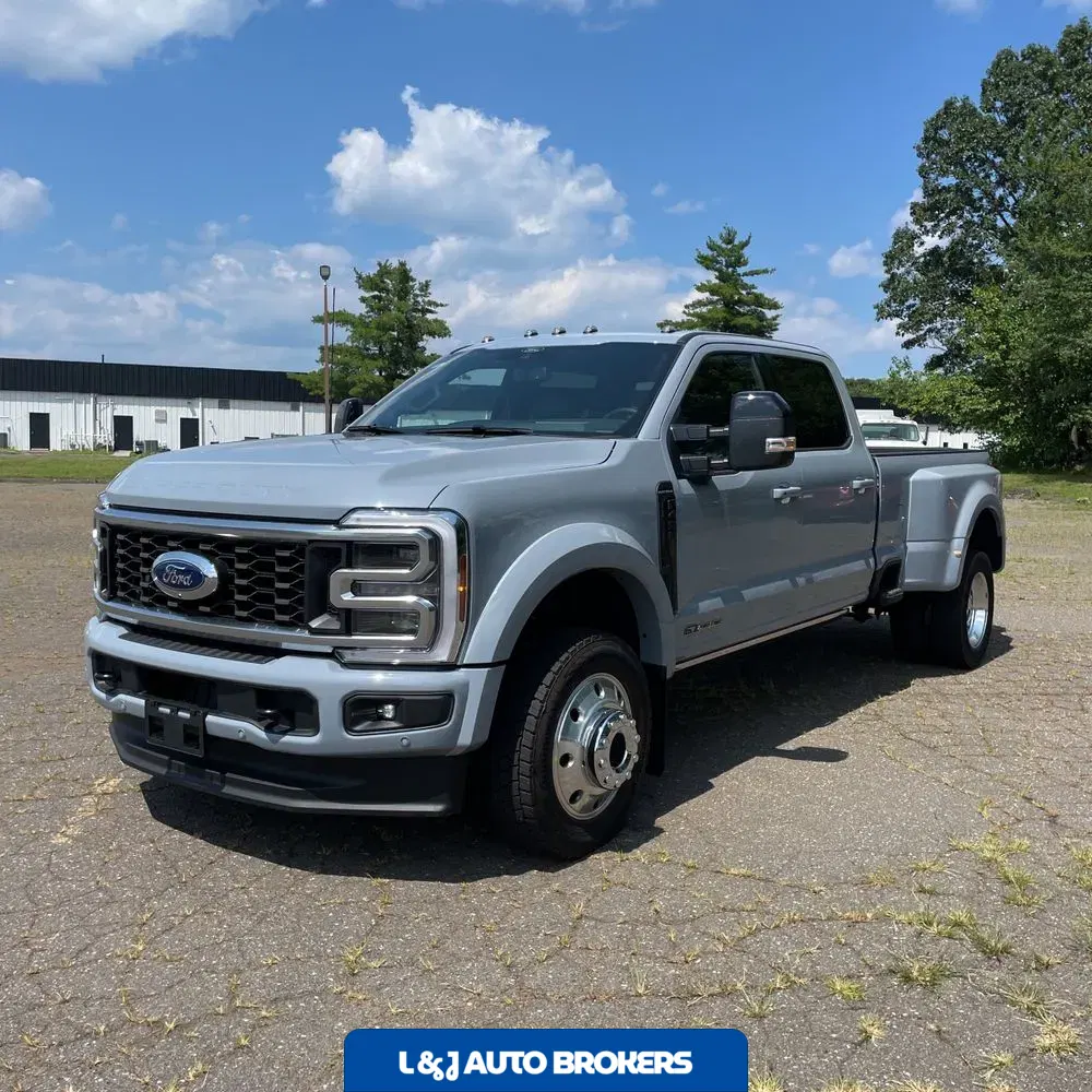 2025 Ford F-450 Super Duty Platinum