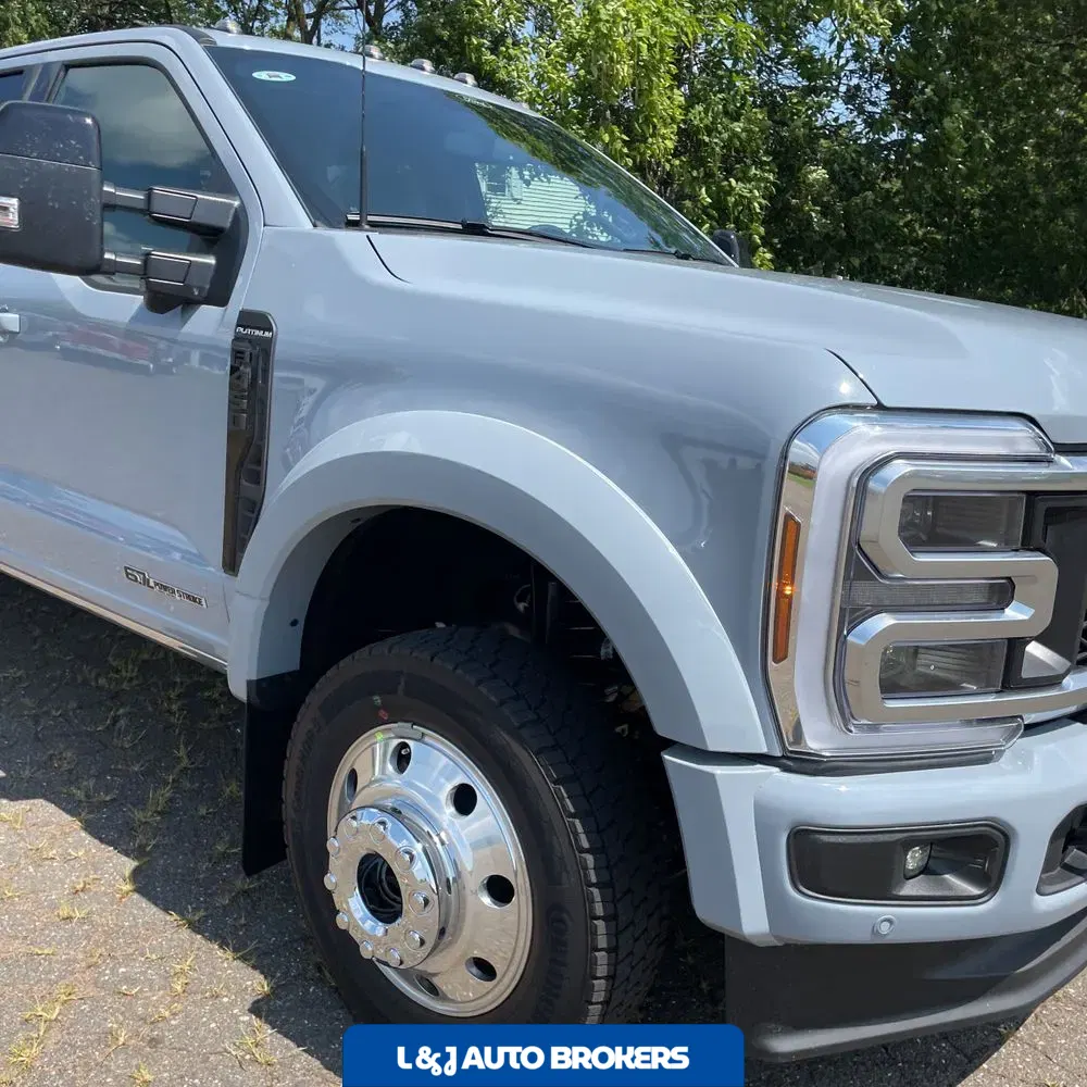 2025 Ford F-450 Super Duty Platinum