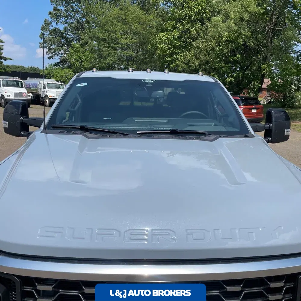 2025 Ford F-450 Super Duty Platinum