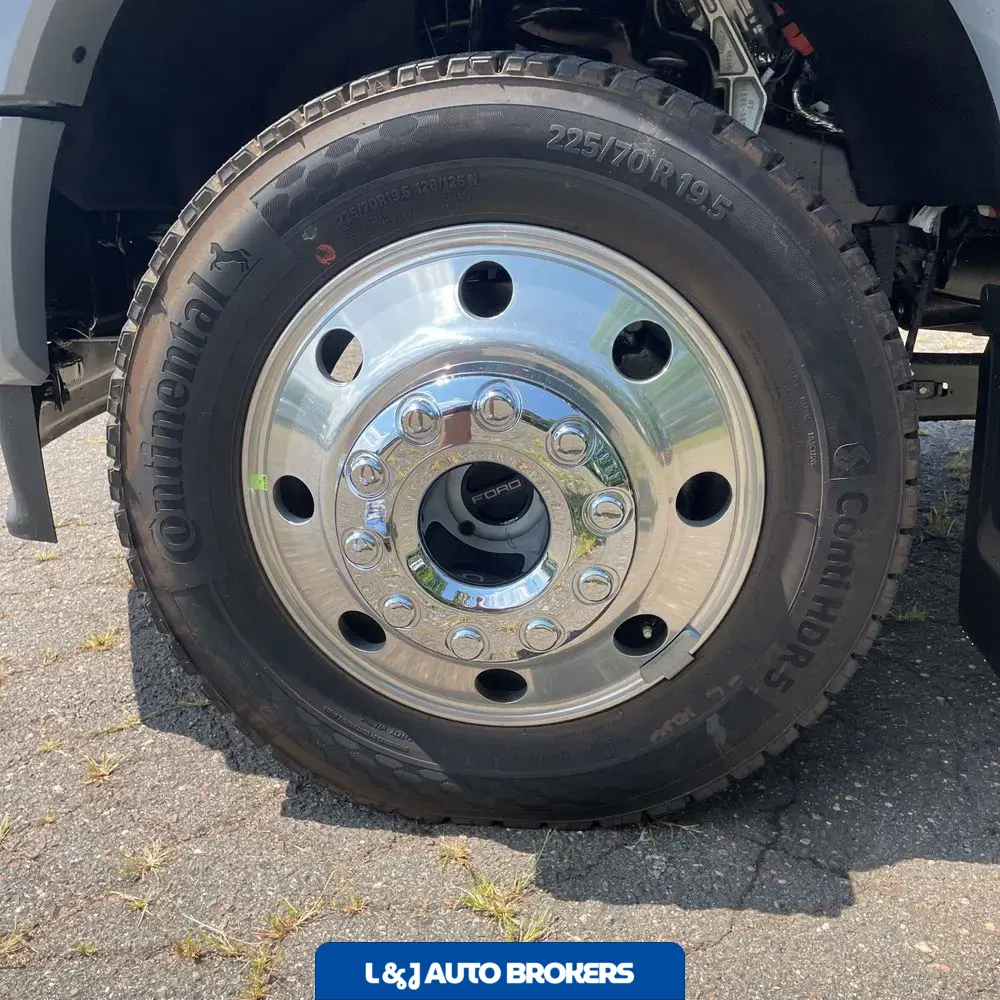 2025 Ford F-450 Super Duty Platinum