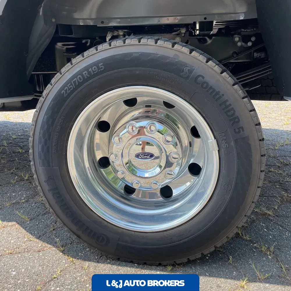 2025 Ford F-450 Super Duty Platinum