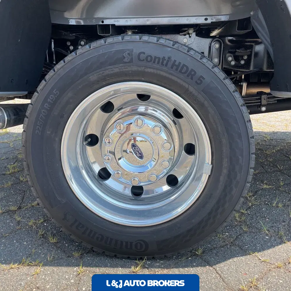 2025 Ford F-450 Super Duty Platinum