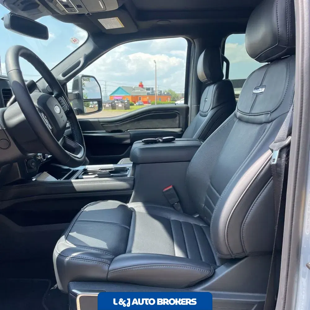 2025 Ford F-450 Super Duty Platinum