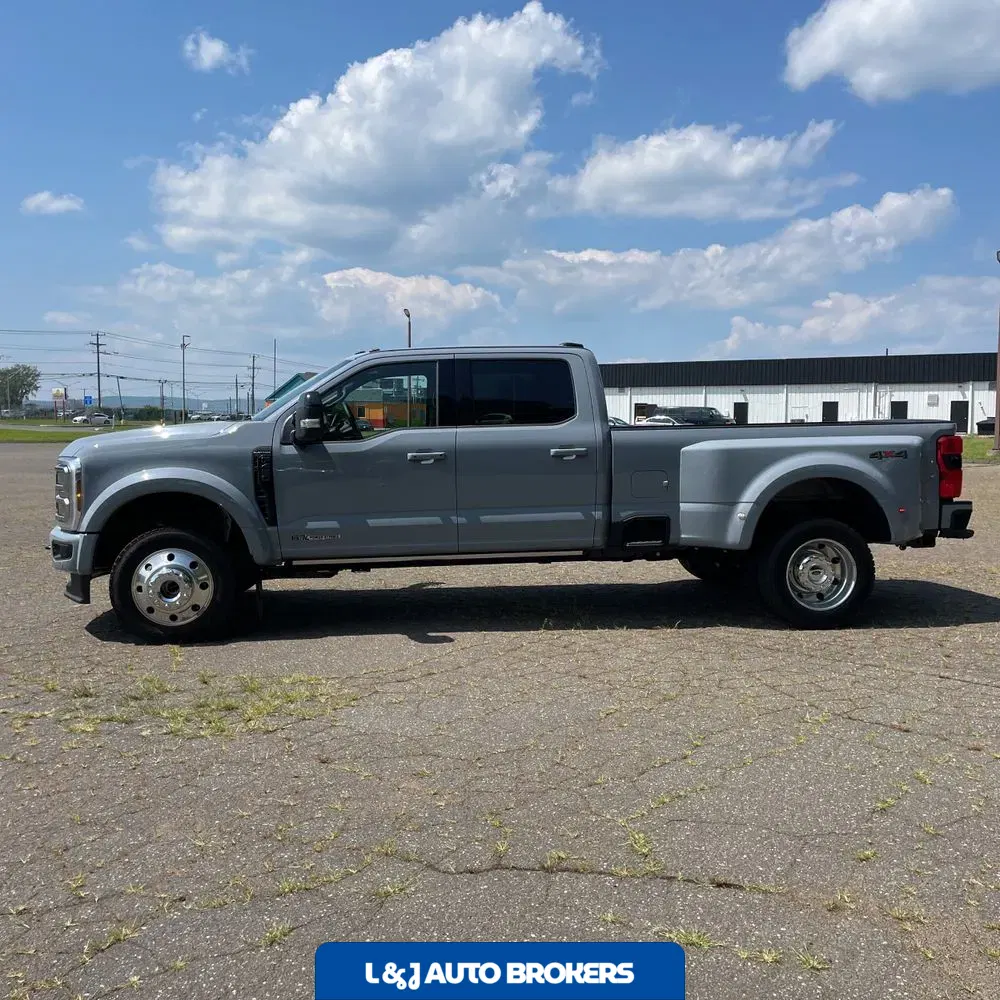 2025 Ford F-450 Super Duty Platinum