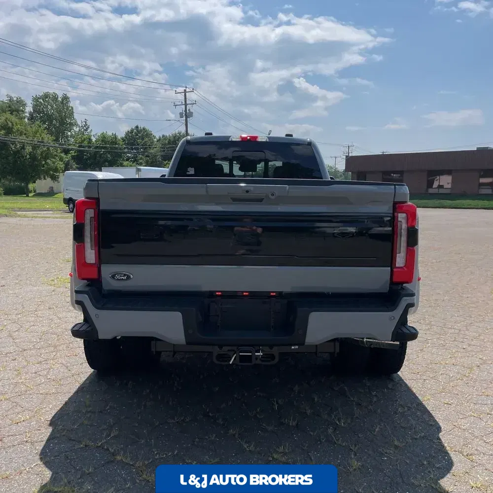2025 Ford F-450 Super Duty Platinum