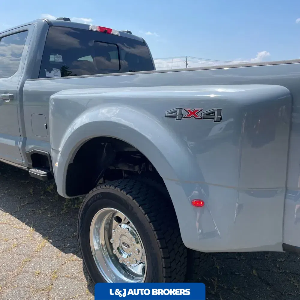 2025 Ford F-450 Super Duty Platinum