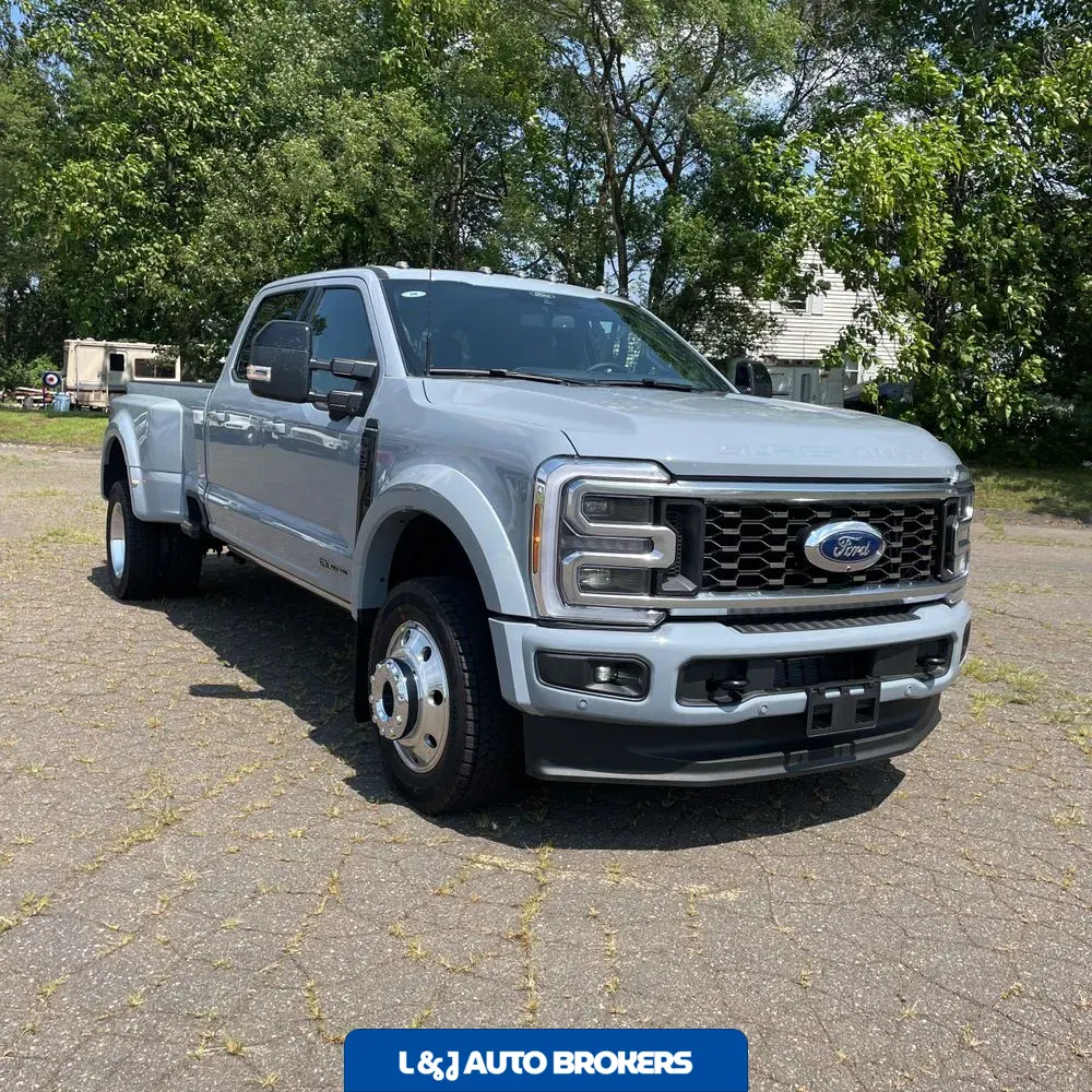 2025 Ford F-450 Super Duty Platinum