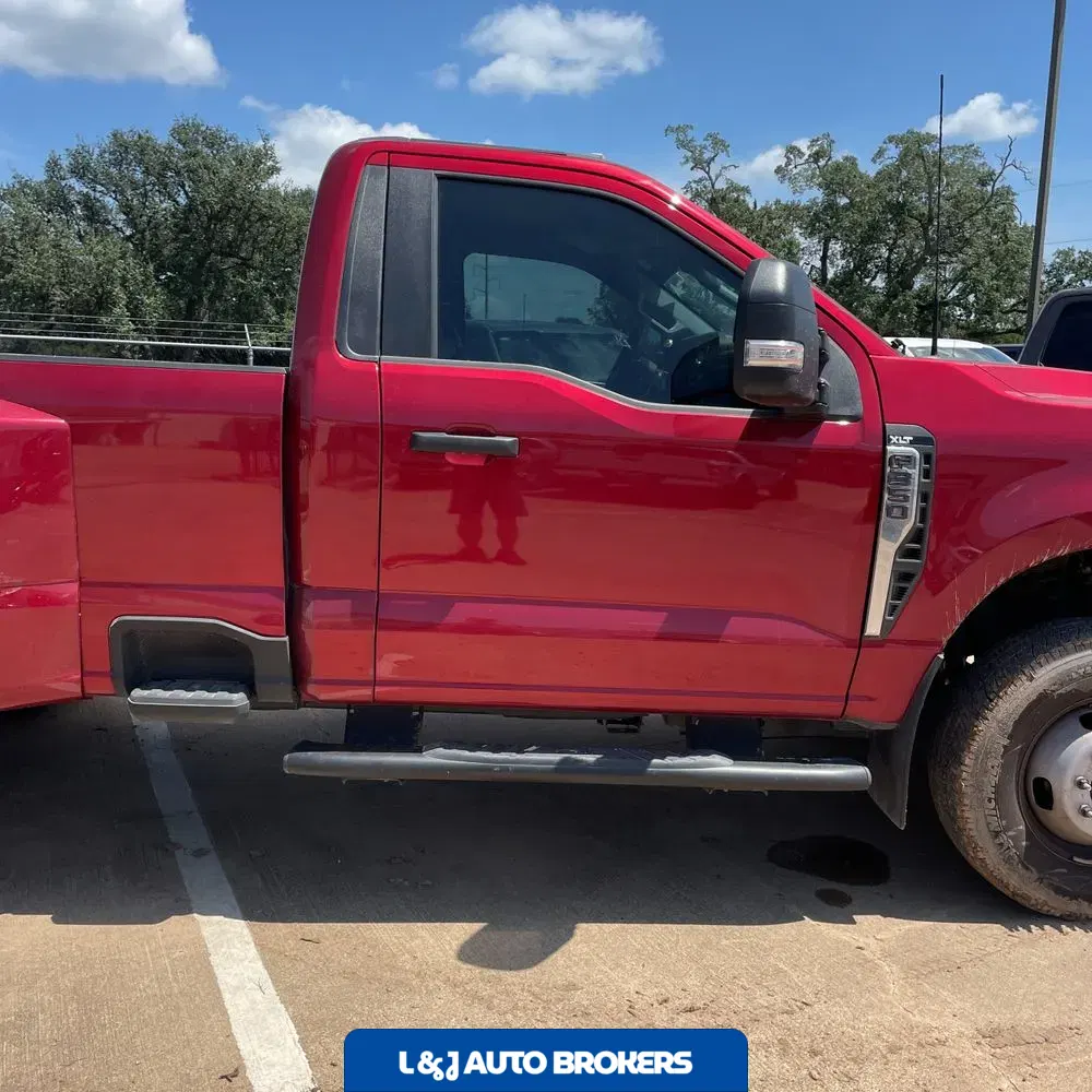 2025 Ford F-350 Super Duty XLT