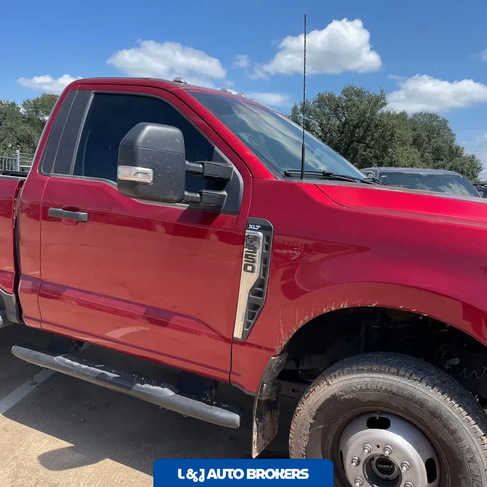 2025 Ford F-350 Super Duty XLT