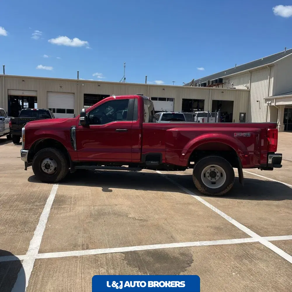 2025 Ford F-350 Super Duty XLT