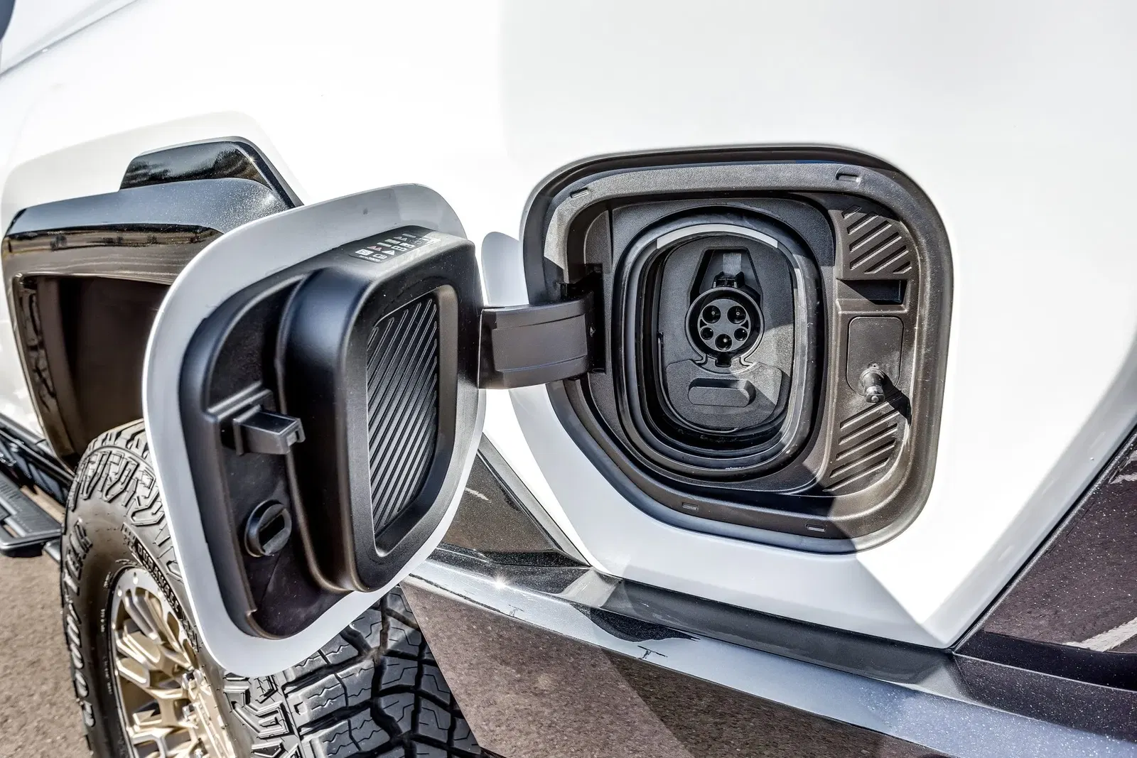 2022 GMC Hummer EV Pickup Edition 1