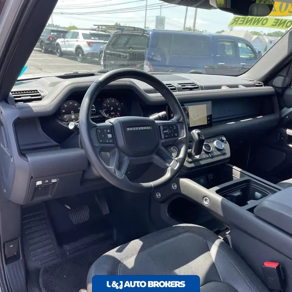 2024 Land Rover Defender 90 P400 X-Dynamic SE