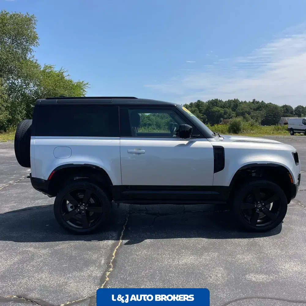 2024 Land Rover Defender 90 P400 X-Dynamic SE