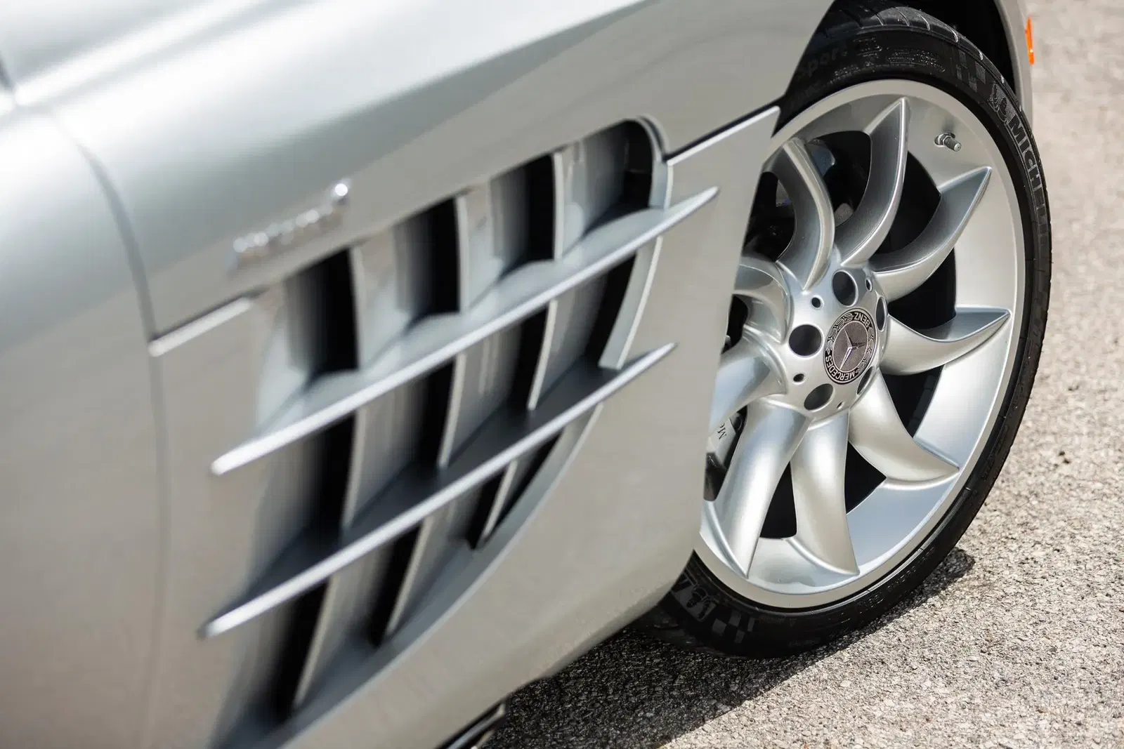 6,800-Mile 2006 Mercedes-Benz SLR McLaren