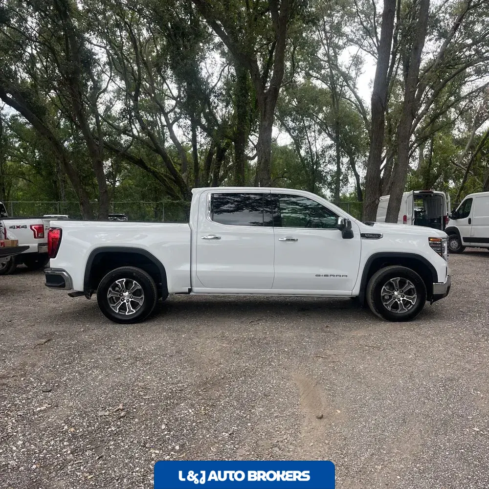 2025 GMC Sierra 1500 SLT