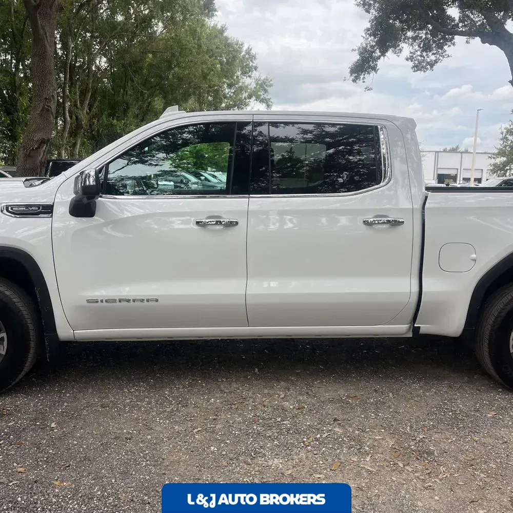2025 GMC Sierra 1500 SLT