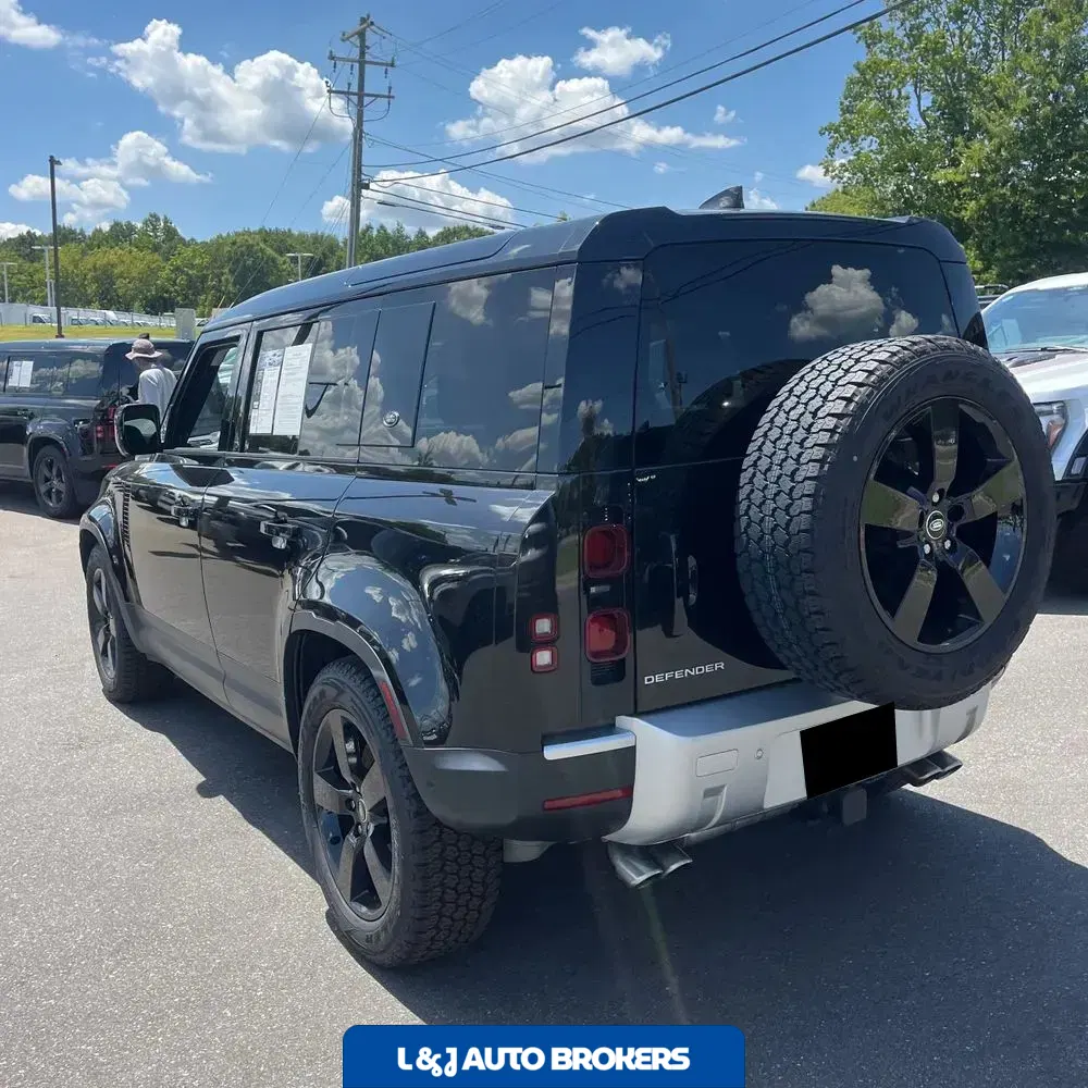 2024 Land Rover Defender 110 V8 P500 SE