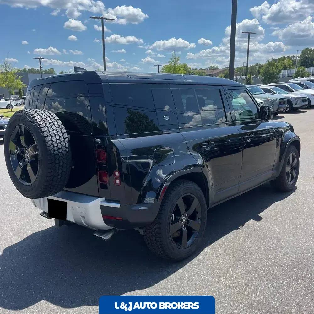 2024 Land Rover Defender 110 V8 P500 SE