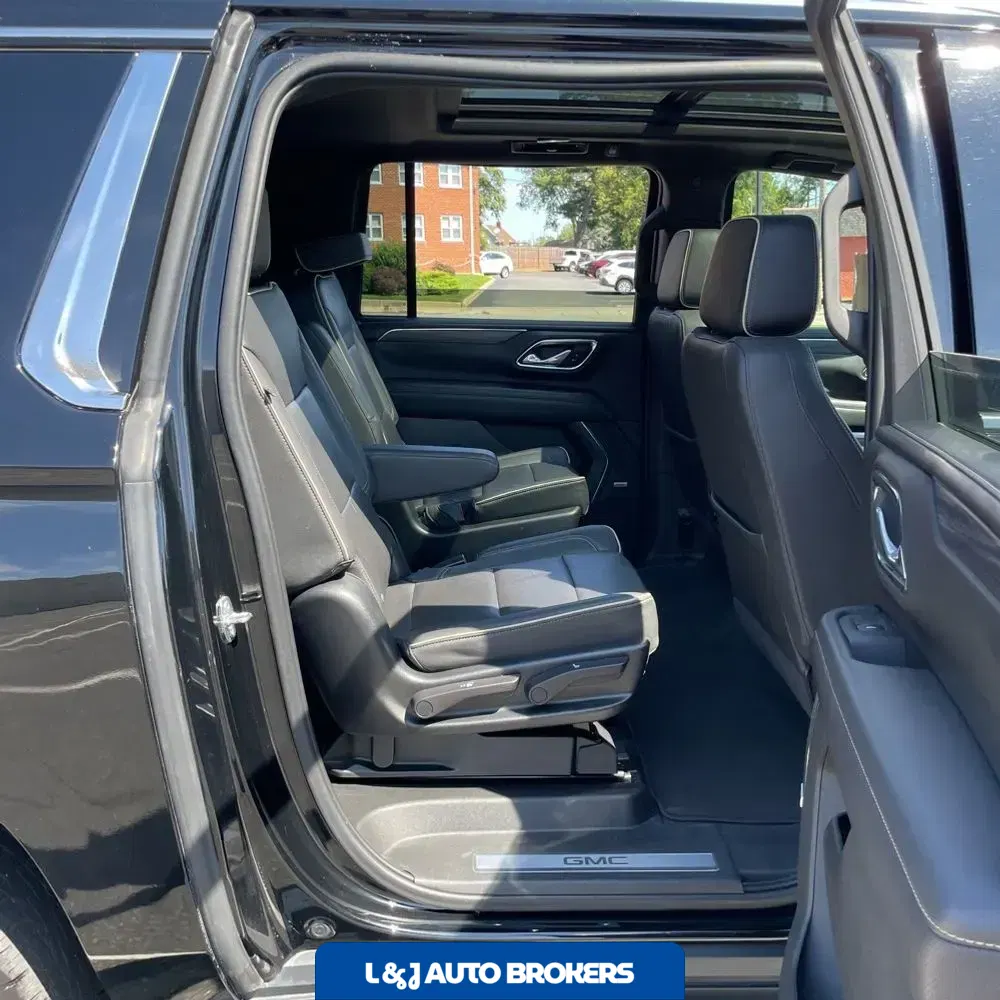 2023 GMC Yukon XL SLT